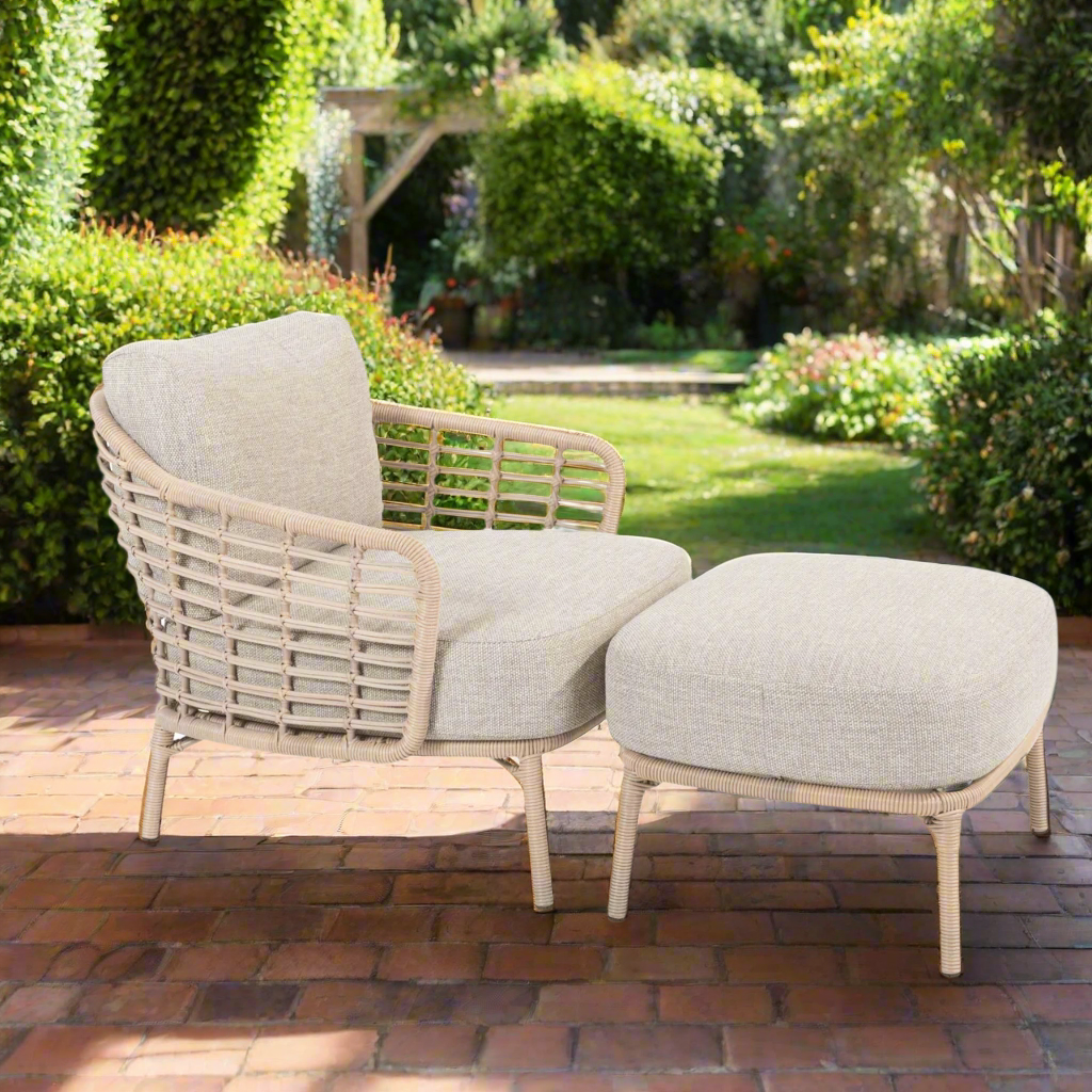 4SO Como Outdoor Lounge Set with Footstool & Finn Teak Tables